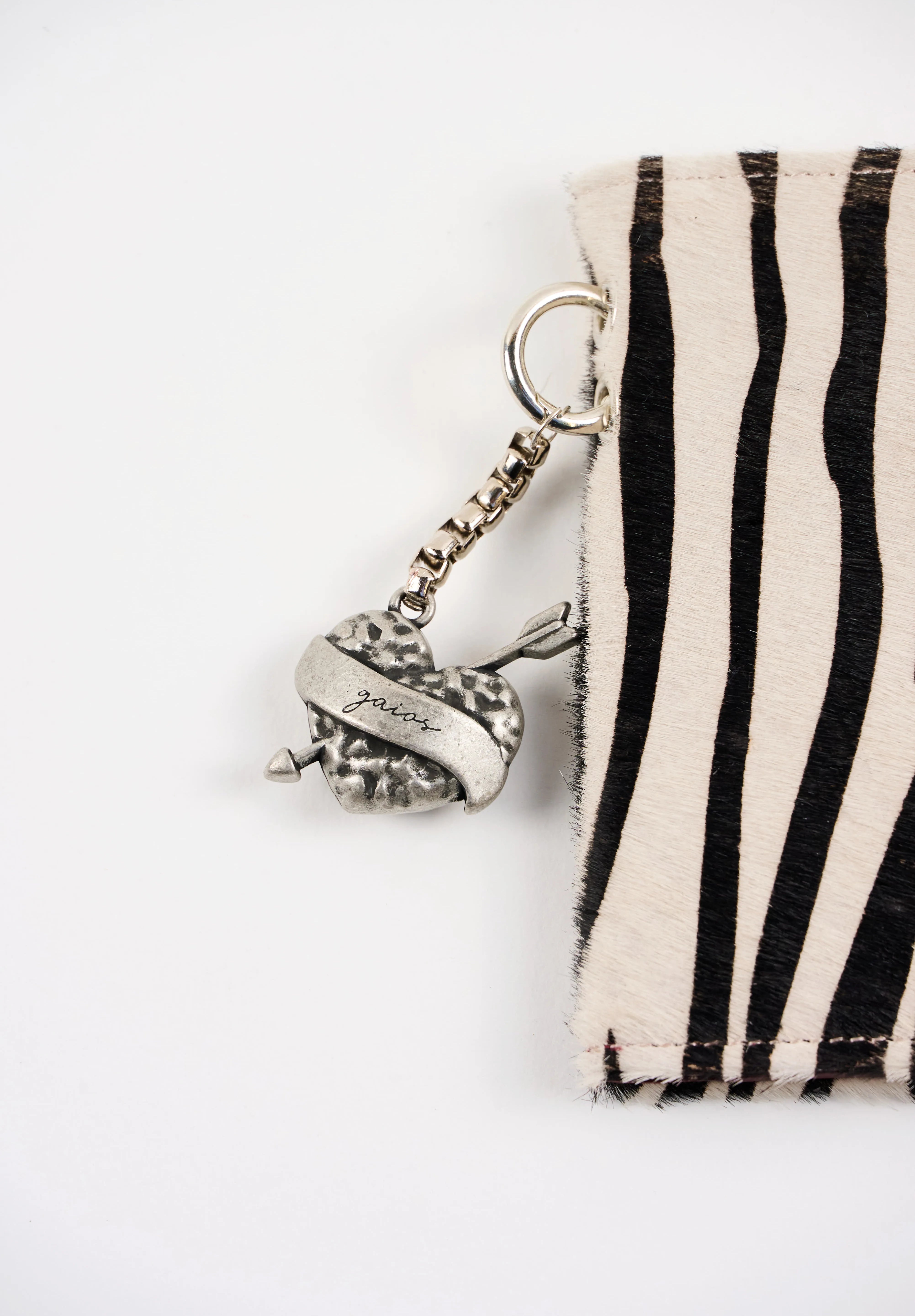 KARMEN PASSPORT HOLDER