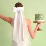 STATEMENT BOW VEIL